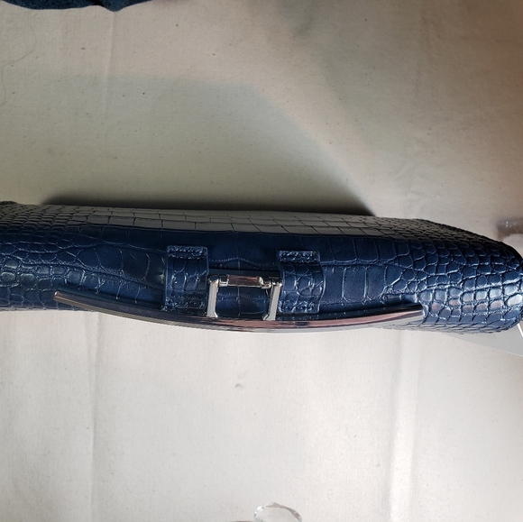 NWT JustFab clutch in Vegan leather with additional shoulder strap (chain) - Picture 6 of 11